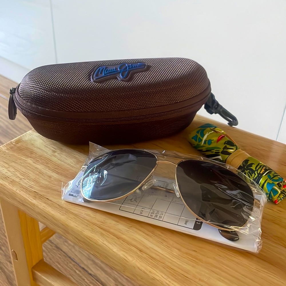 NWT Maui Jim aviator sunglasses